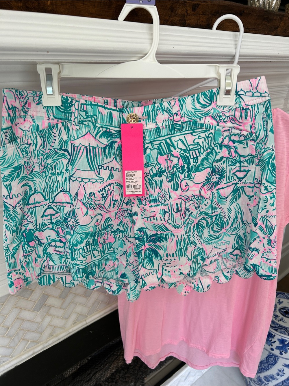 Lilly Pulitzer Buttercup Shorts Camelflage and Etta tee - Picture 3 of 8
